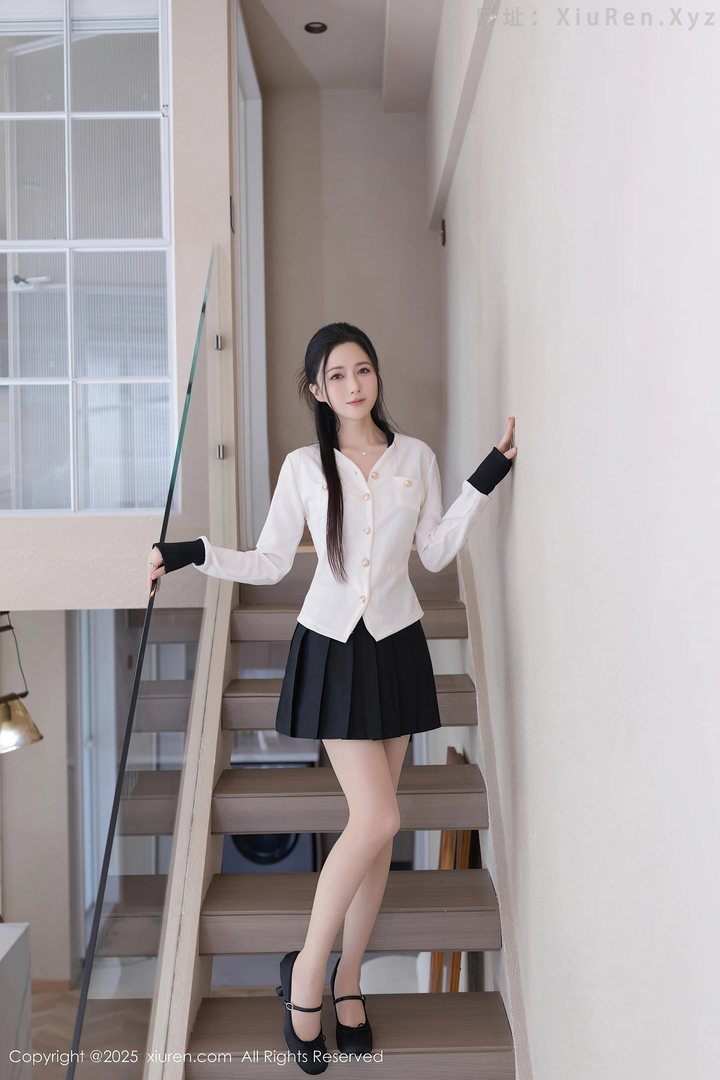 图片[2]-[XiuRen秀人网]VOL.10615 模特鱼子酱Fish性感白上衣配黑短裙露超薄肉丝秀曼妙身材诱惑写真74P-秀人网官方网站